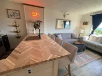 Luxury 1BR, ski in/out at Snowshoe! Hotele w: Edray