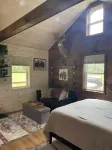 Ayers' Acres Cabin 4 - cozy cabin for 2 near Corning, Watkins Glen, Finger Lakes