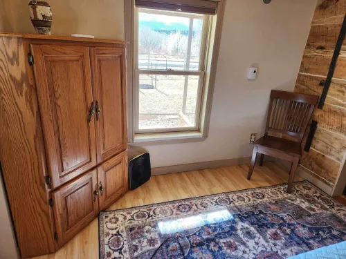 1800 Pioneer Cabin on Main Near Capitol Reef