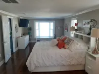 Waterfront with spectacular view, close to restaurants and bars