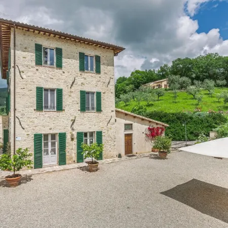 Farmhouse holidays in Umbria, the green heart of Italy, amongst art and nature.