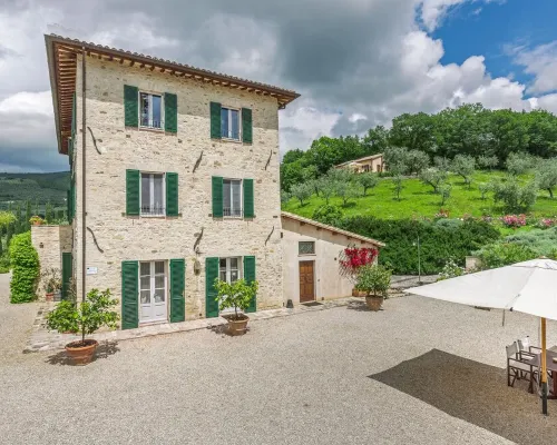 Between art and nature farm in Umbria Green Heart of Italy 스펠로 호텔