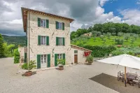 Farmhouse holidays in Umbria, the green heart of Italy, amongst art and nature. Hotel in zona Monastero Clarisse