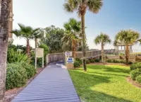 Beach Chair & Umbrella Service, Private Beach, Woof ok, BBQ, Pools, Pickle Ball! - Bungalows