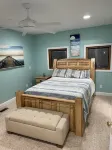 Comfy lake home  on the water mins from cp, sports force, downtown and the jet Hotels near Soda Pop's