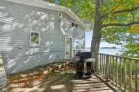 Charming ocean-view cottage just 10 minutes from downtown Freeport shops
