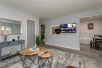2 bedroom, 1 bathroom, with office Retreat! Hotels in Wickliffe