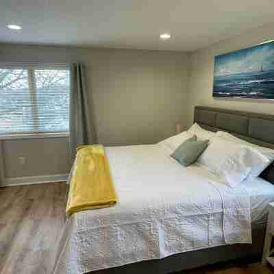 Luxury King Suite—Steps from Mayo Clinic Hospital Rooms