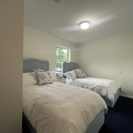 Experience luxury shopping paradise! 4-Bedroom Home & 7 mins to Woodbury Commons