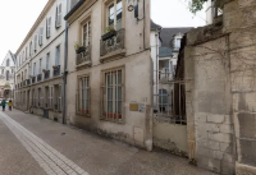 Le Palais, right in the heart of Dijon!