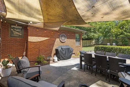 Charming, Cozy Home Close to Everything Downtown! Perfect for Large Groups!