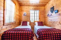 Cozy Clean Waterfront Cabin on Sugar Lake - Ice Fishing, Ski/Snowboard Nearby