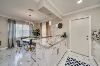 Modern home 10 minutes from Ft. Lauderdale beach!