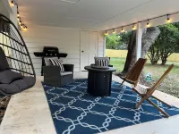 1 mile to Main Street in Monroe - Newly Renovated - Pet Friendly - Fenced Yard