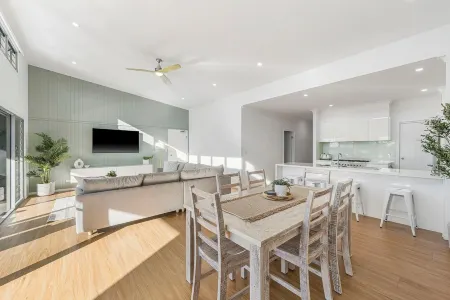 Beach Break Crescent Head