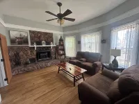 Charming 2-bedroom house with AC and WiFi  central location in Rapid City.