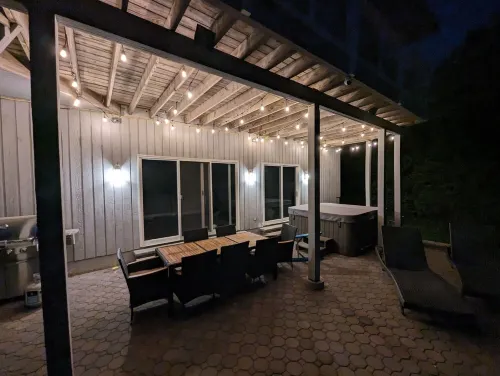 Candlewood Lake - Family Getaway with direct lake access. 3775 sqft home.