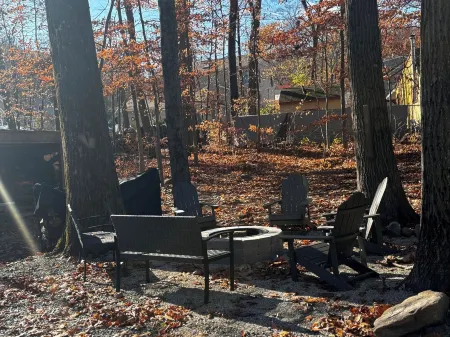 NEW Spacious 5 bedrooms with Public Lake & Beach Access and Kayak!