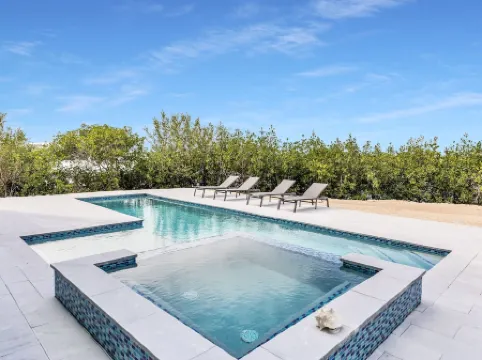 Island getaway with panoramic view, pool, spa, beach and rooftop access!