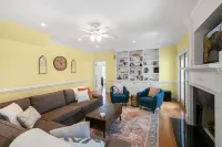 Southern Charm! Theater Room, Hot Tub, Game Space!