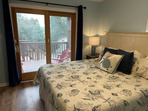 Updated, cozy cottage in Duck – 4 bedrooms, in town & oceanside w/ views!