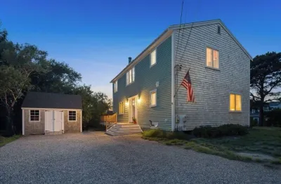 Bay Views and Panoramic Sunsets! 코스트 과르 비치 주변 호텔