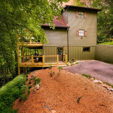Not Your Grandma’S Cabin! King Loft, Wifi, Game Room, Hot Tub & Fire Pit!