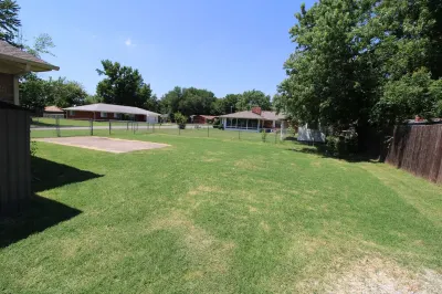 Jenks cozy home - Fenced yard - Dogs OK - Centrally Located