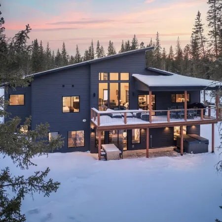 Luxurious cabin with outdoor pool access, paved roads, oversized garage