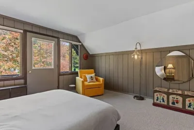 Gorgeous Mountains Views & Private Stream in Secluded Oasis