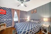 VIP! LUXURY 4BD 5min to Lake Michigan beach Big Pool with heater!!
