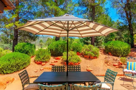UPSCALE Sedona VIEWS-heated POOL-golf-hot tub-Pball-tennis-fireplace-PRIVATE