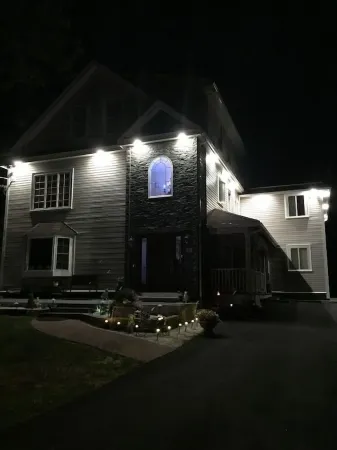 Beautiful 1 Bedroom Apartment Queen & Twin Bed ,Central A/C, 5Min Drive to Beach