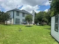 Spacious 3/ 21/2 house 24 min drive to Austin downtown
