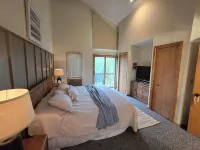 Lake-Golf-Ski Condo  w/ Great Views & Boat Parking