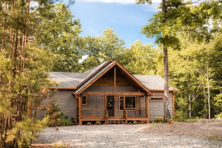 Outdoor Barrel Sauna, Hot Tub, Fire Pit, 2 Full Kitchens,