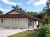 Peaceful home next to the best restaurants, BEACHES...  $5 CLEANING Hotels near 7-Eleven