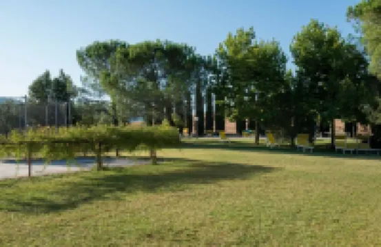 Flat with private veranda,shared pool,quiet location for a relaxing holiday,sl 6