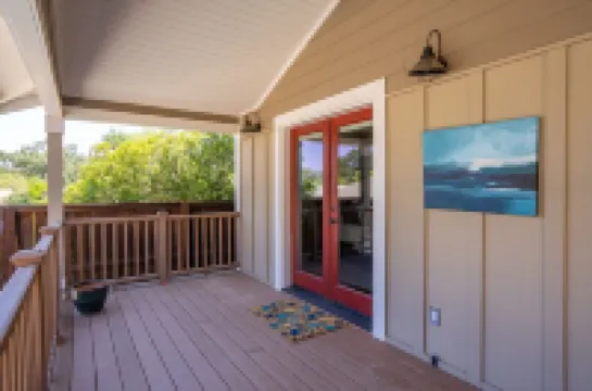 Luxury 2 blocks Downtown Square with a POOL, 2Bdrm, 2Bath Modern Large Bungalow