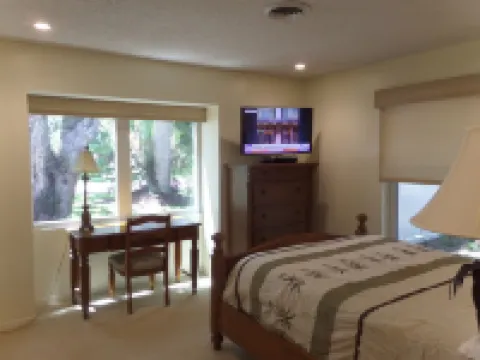 Island Living, Within Walking Distance To Beach Restaurants Shops Parks Marina