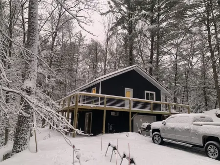 St.Germaine Secluded fully renovated home lake access, ATV snowmobile Отели в г. Кловерленд