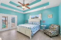 Private Pool Oasis, Game Room, Walk to Beach & Pet Friendly