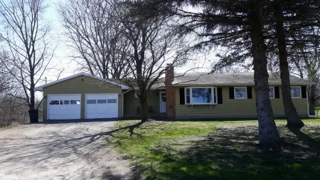 Serene Countryside Home Bordering Letchworth State Park, near Niagara Falls