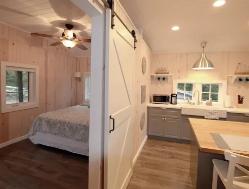 Cabin No. 7 @ The Old Swiss Village - Lake Front!