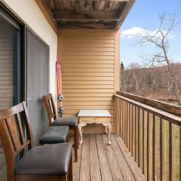 Mount Snow Condo: 4 min Walk to Sundance Lift (High Speed - 6 Seat)