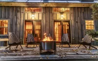 Deerwood Hill ~ après ski cabin • hot tub • fire pit • Stratton • Manchester Hotels in 