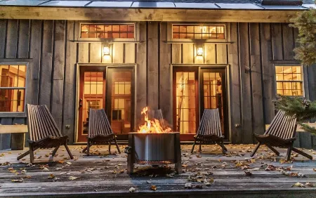 Deerwood Hill ~ après ski cabin • hot tub • fire pit • Stratton • Manchester