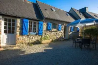 Stone house near beach between Crozon and Camaretbed and toilet on ground floor