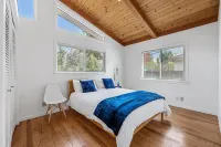 Designer retreat home near Stanford! Luxury, Gym, Peloton, office,Backyard,BBQ