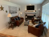 Beautiful Cozy Getaway w/access to lake and pools! WIFI